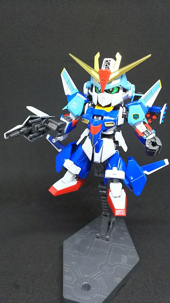 シールドの裏打ちついでにビームガンを仕込みました。