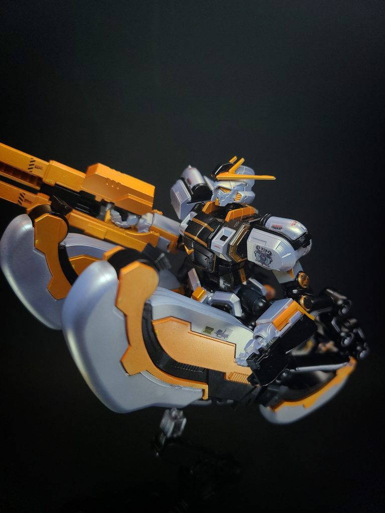 特殊装備サブレッグ腰部に可動アームを介して2基接続される重力下専用の汎用サポート装備。2基の大出力スラスターと武装コンテナが一体となった装備で、可動アームにより広い可動範囲を持つ。標準的な背部への配置の他にも様々な位置に変更することで、自由自在な飛行が可能。脚部に装着することでホバリングや垂直上昇が可能となり、ブレードシールドと組み合わせることで潜航形態へ簡易変形することも可能である。また、ウォータージェットエンジンを追加することで、水中での機動性も高められる。