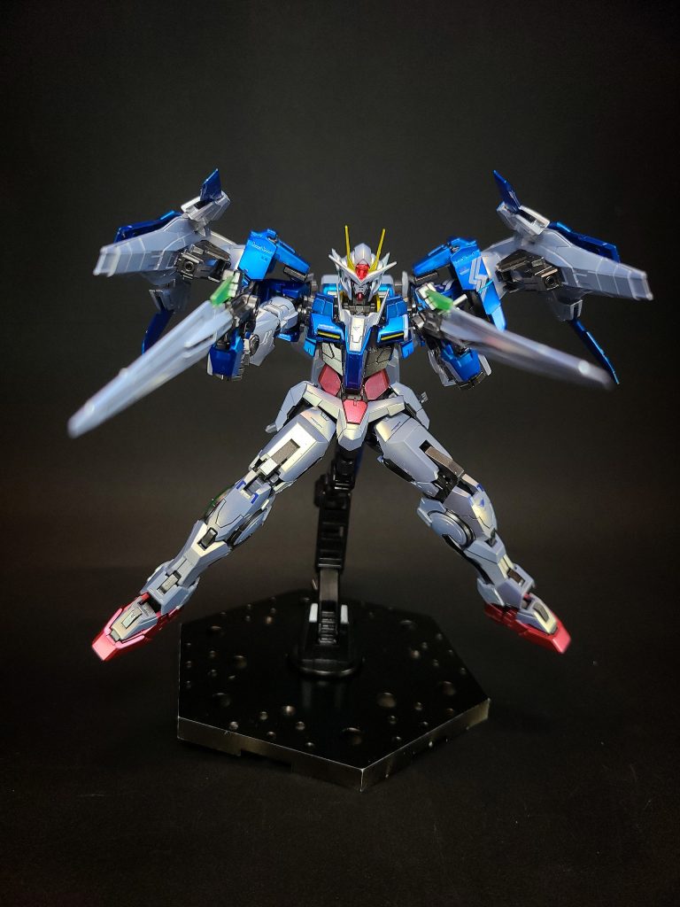 トランザムシステム(TRANS-AM)オリジナルのGNドライヴのブラックボックス内に組み込まれていたシステム。機体各部のGNコンデンサー内に蓄積している高濃度圧縮粒子を全面開放する事で機体性能を通常の3倍以上に引き上げるというもの。ただし、限界時間がある上、使用後はしばらく性能が大幅にダウンしてしまうという短所もある。第4世代機以降はトランザムの使用を前提に設計している事から、これらの問題をある程度克服する事に成功している。また、本機のトランザムは他の機体以上の出力が得られる。他にも、機体の量子化による攻撃回避や量子空間の開放による人々の意思の伝搬等といった未知の現象が発生している。