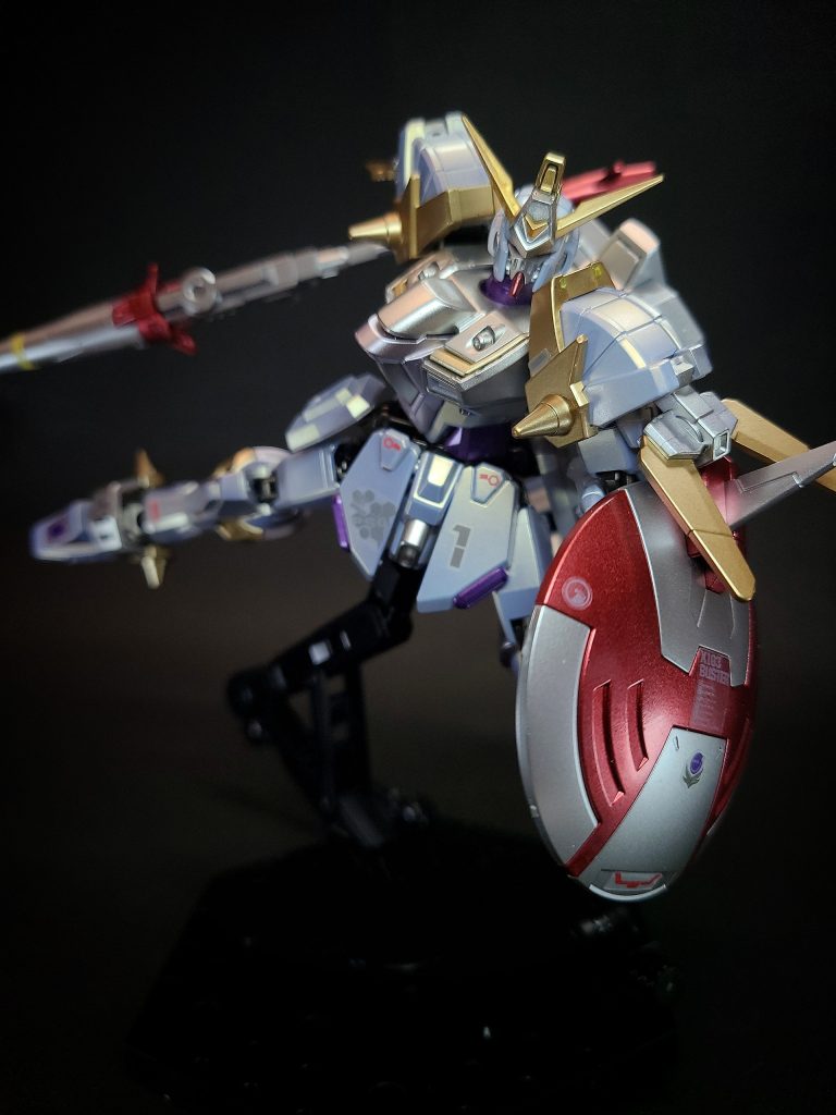 防御力の高い機体であるが、表面処理や合わせ目処理等で対処可能な耐水圧性が備わっていないため水中戦は不得意としている。