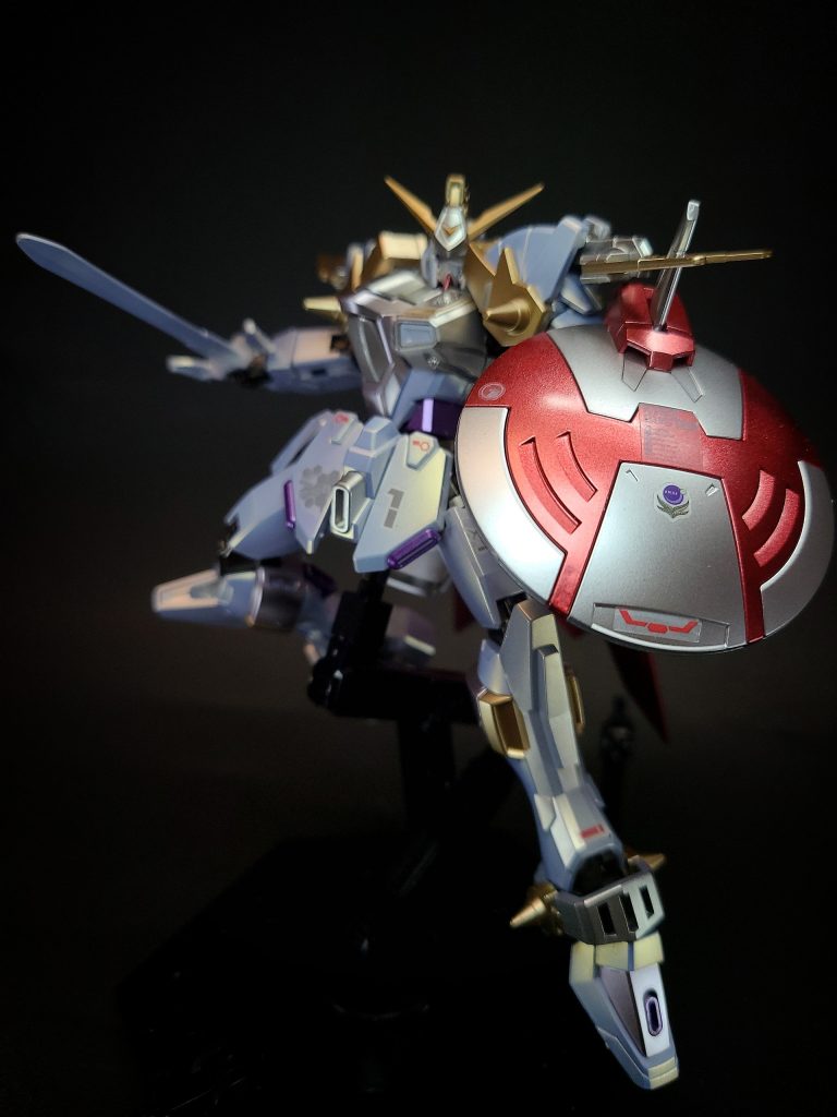 特殊装備ナイトウイングベース機のリフターの代わりに装着されている背部ユニット。飛行能力に特化しており武装類は装備されていない。背部から分離しショットランサーとサークルシールドと合体することでサポートマシンとしても運用可能。