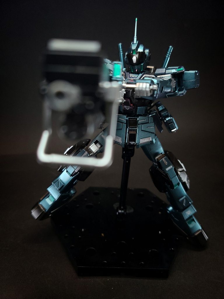 シェキナーガンダム5号機のジャイアント・ガトリング、4号機のメガ・ビーム・ランチャー、マイクロ・ミサイルランチャーを一つに集約した複合特殊武装。