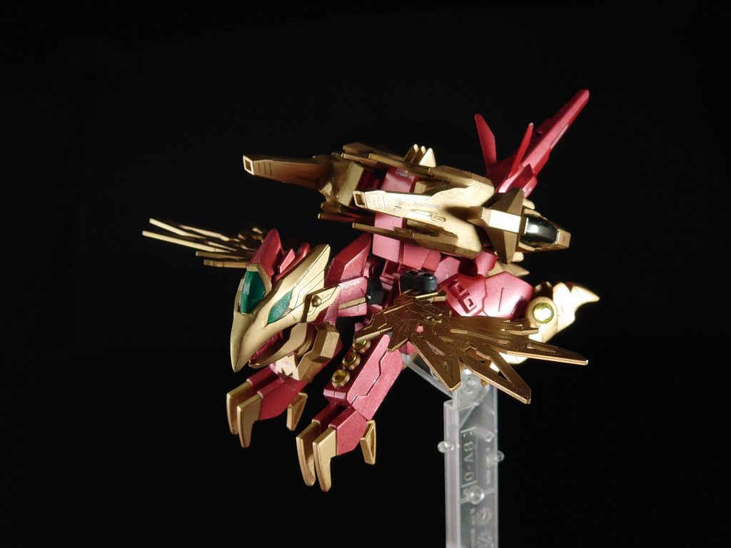 そしてサポードメカの「ヤクトグリフォン」サザビーのバックパックや肩パーツにヴァルキランダーをミキシング。羽は曹操ウイングガンダムから持ってきました。そして!合体!フォーメーション:ハイパー!