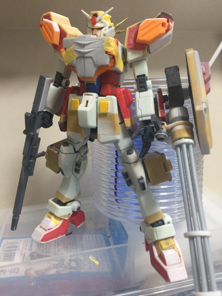 工作途中。基本方針として、ガンダムにヘビーアームズのパーツを切った貼ったして「ヘビーアームズ感」を出そうとしています。元の設定画とのディティール差は自分がカッコいいと思えば全て良しの方針で制作しています。HGヘビーアームズを素体に使用しなかったのは…制作開始当時は発売されておらず、この先発売されないだろうと思ったからです…(諸事情により約5年ほどプラモから離れていたので5年越しの完成になります)ということで、ガンプラ復帰記念に投稿させていただきました。