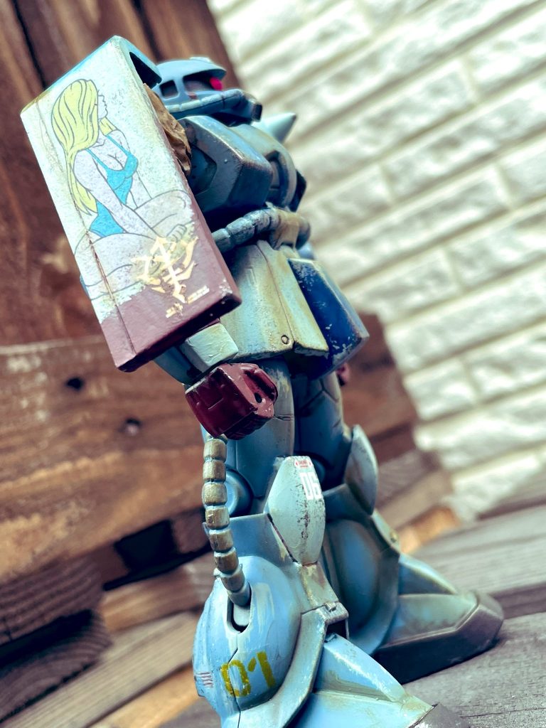 盾はプラ棒で幅増ししてます。デカールは自作しました。