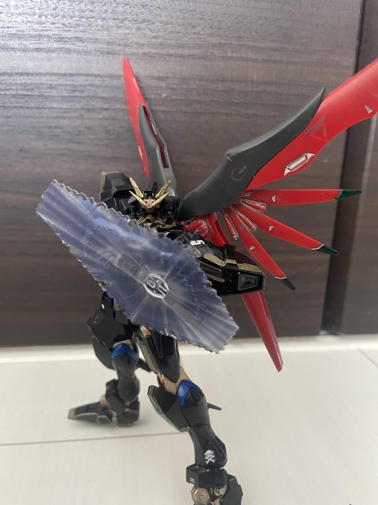 新型ブレイズルミナスサイコミュビームトンファーを通じて発生させるビームシールド蜃気楼と違い絶対守護領域は無いので集中砲火は防げない…と思いきや正面だけなら両腕を駆使して防げなくもない