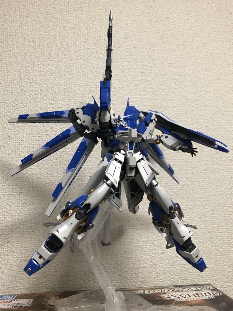 ラストシューティングはいかっこいい(圧倒的確信)。HGとかなら肩が下方向には向いた状態じゃないとできないのに、肩の位置を維持しながら腕を真上に向けれるのはRGならではと言ったところ。