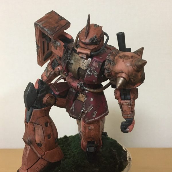 シャアザク、綿棒の上に立つ。