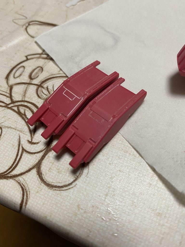 スジ彫りを頑張ってみました