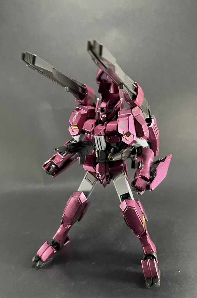 ゴールドのデカールも貼って、派手目に作りました😆