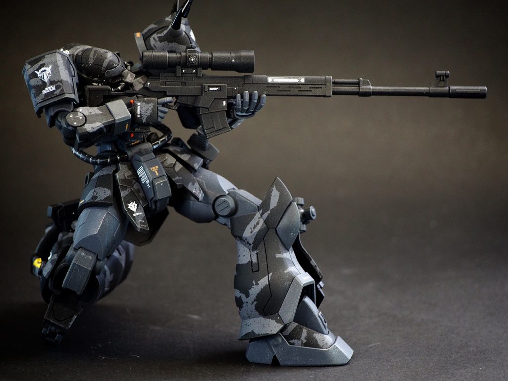 ククルスドアンの島に出てくる、サザンクロス隊を参考に狙撃姿勢を作ってます。