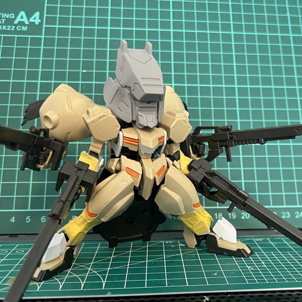 ディテールを追加して出力しましたが頭部大きすぎましたwwちょっと欲張っちゃいましたね・・・体はカット作業をしてマステで固定しているだけです、これでバランスを確認します。