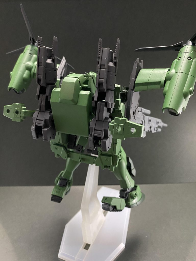 グリーンベレーガンダムMMパーフェクトモードSALの全パーツと合体した姿であるが、局面によってはパーツの配置・構成を変えることが出来る万能タイプである。