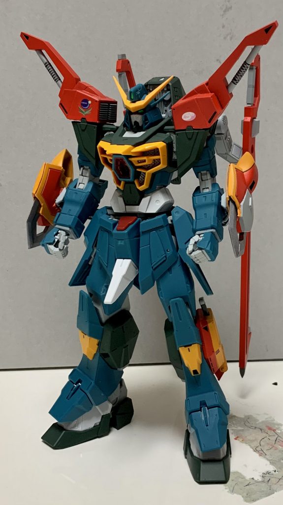 まずは初号機地球連合乱れ桜のレナ・イメリア機宇宙人は宇宙に帰りなさい！の人。初号機だけソードパックもダークグレー部がフレームと同じライトグレーに合わせているのが拘り。