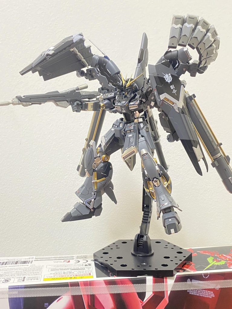 ファンネルは、ボールジョイントや元々のファンネルラックも相まって、かなり可動域が広いです。ファンネルは取り外しが不可能になりましたが、このように射線方向へ指向させることが出来ます。