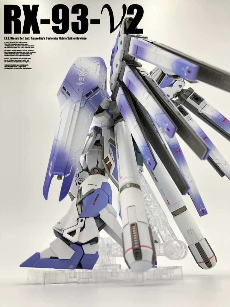 フィン・ファンネルは、キットでは驚異的な色分けになっています。今回は、HJ版に準じて、グラデーションで塗装しています。青は2色を調色しています。パープルに寄せたものと、スカイブルーに寄せたものを使っています。