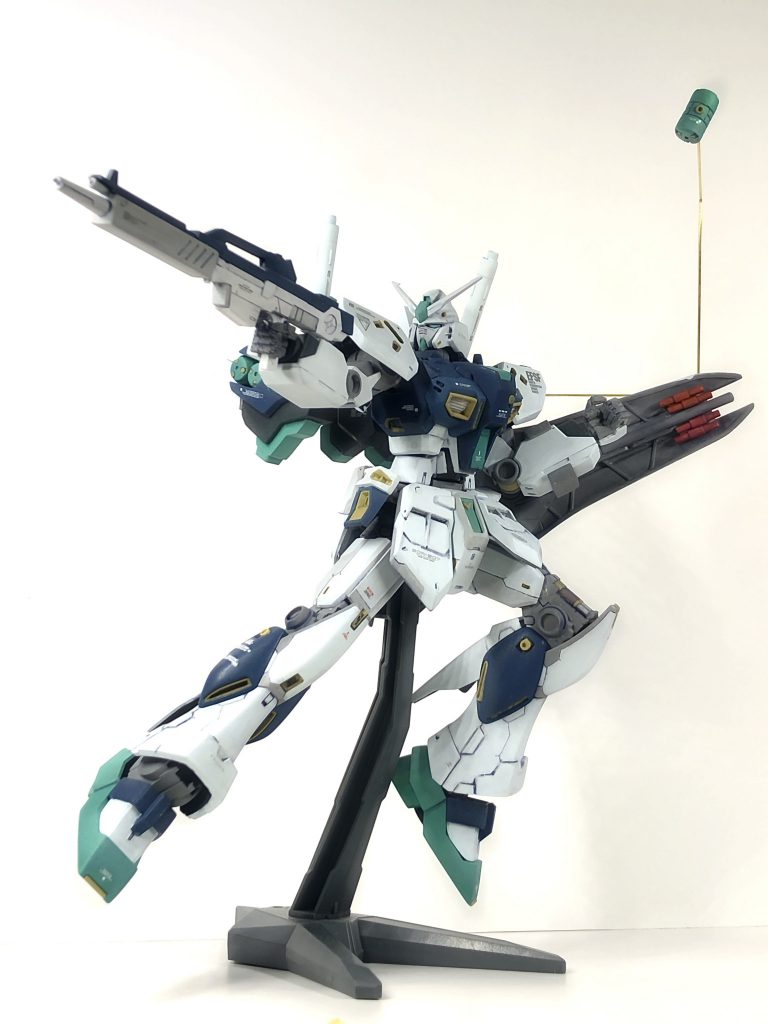 インコムは取り外せるので、アルミ線を使用し射出状態を演出できます。アングル悪くてインコムラックに繋がっているところが見えない…