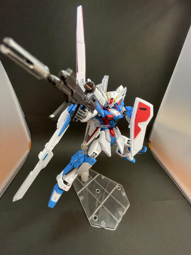 さらにダブルエックス要素が元々あったので、旧キットからシールド等も拝借