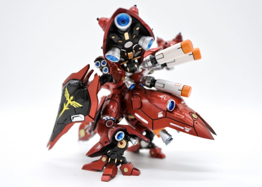 デカールはHGナイチンのものを使用。うるさくなりすぎないことを意識して控えめに貼ってます。