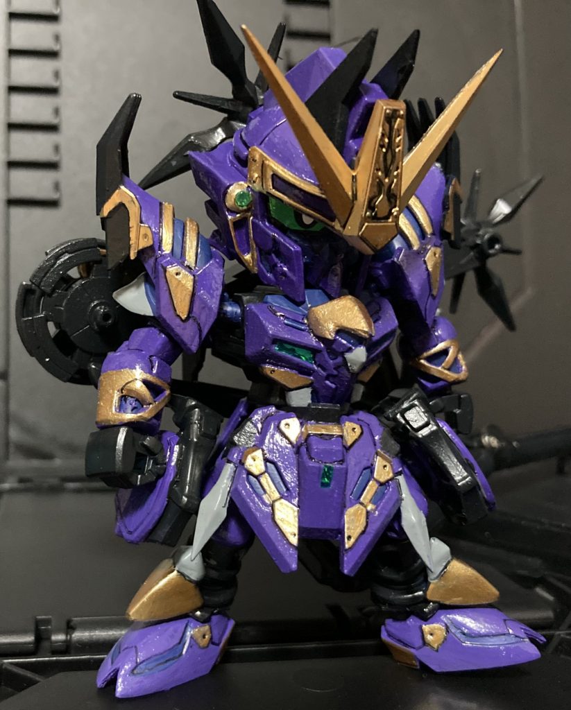 あえて筆塗装として鎧のあらさを出してみました右背部には円形手裏剣(?)をつけてあります