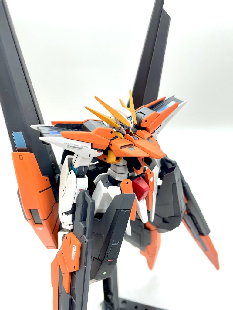 肩パーツも寂しいのでメタリック塗料で少し華やかに