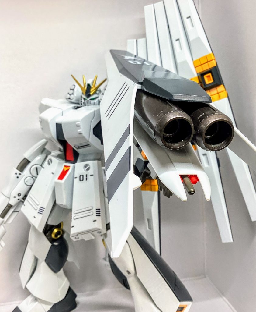 ハイメガシールド砲口と各関節部分はバーントアイアン。