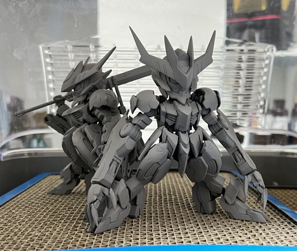 塗装直前の状態です、この後二体同時に塗装しましたが思ったより時間かかりましたwwもう同時に塗装はしたくないですね・・・