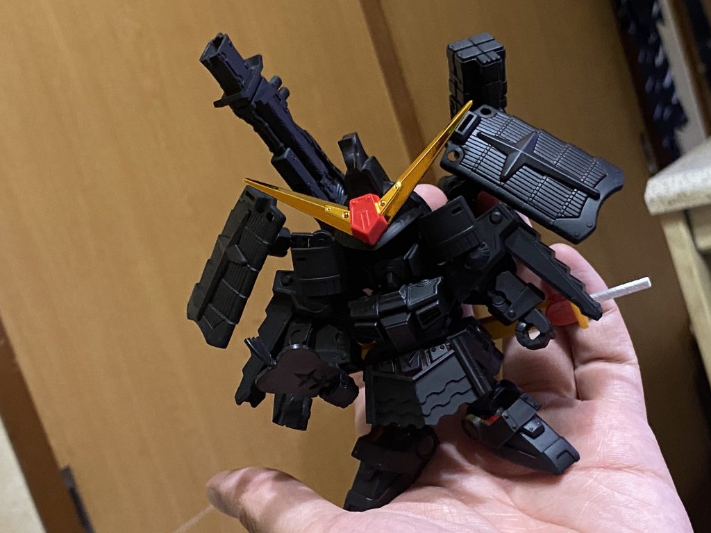 黒サフの時点でかっこいい。緑とかに塗装でも良かったかも。