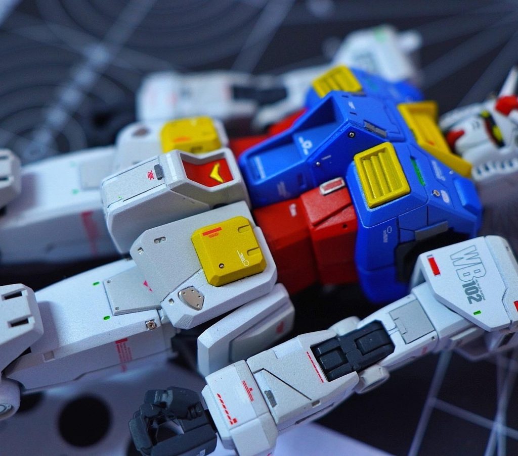 「前」所々にプラ板やメタルパーツ、エッチングパーツを付けています。また細かく色分け塗装しています。