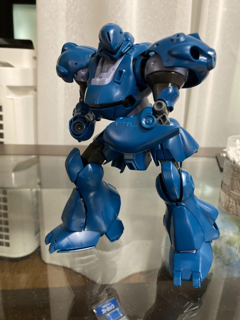 ポーズ決め中。首が浮いた感じだったので少し詰めています。