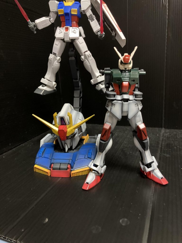 バスター同時進行中😅脚部は新しいHGCEに差し替え改造と言える事はしてないですが膝だけ何となくやってます😊