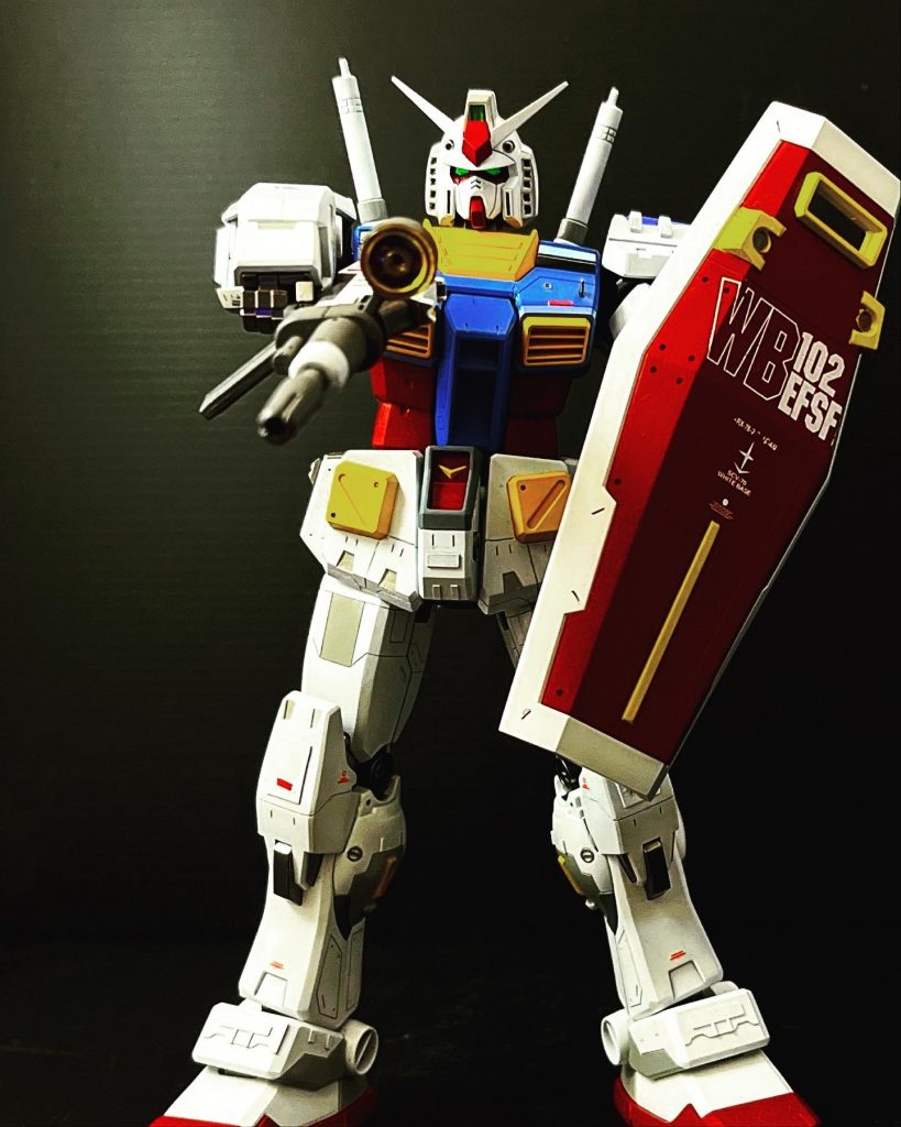 武器やシールドの配色悩みましたがいかがでしょうか?!足回りのディテールも結構追加しました。