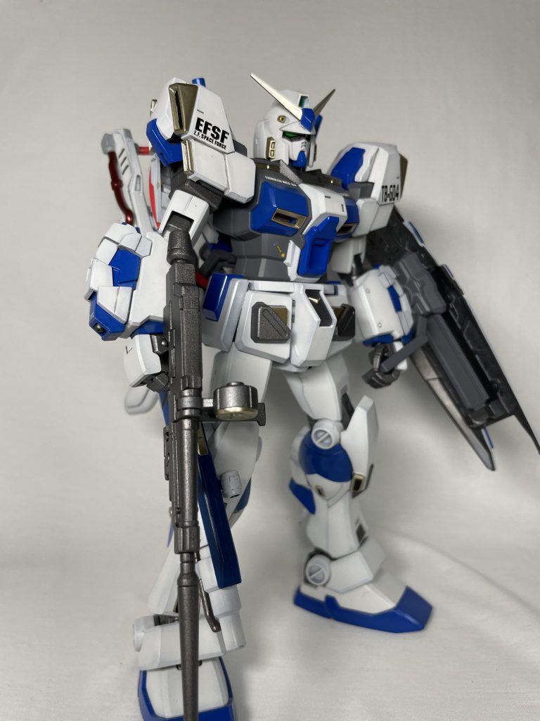 古いMGですがなかなかカッコイイですね。改良されてハイパービームライフルや、腕部ビームガンユニットなど改修が加えられている。 