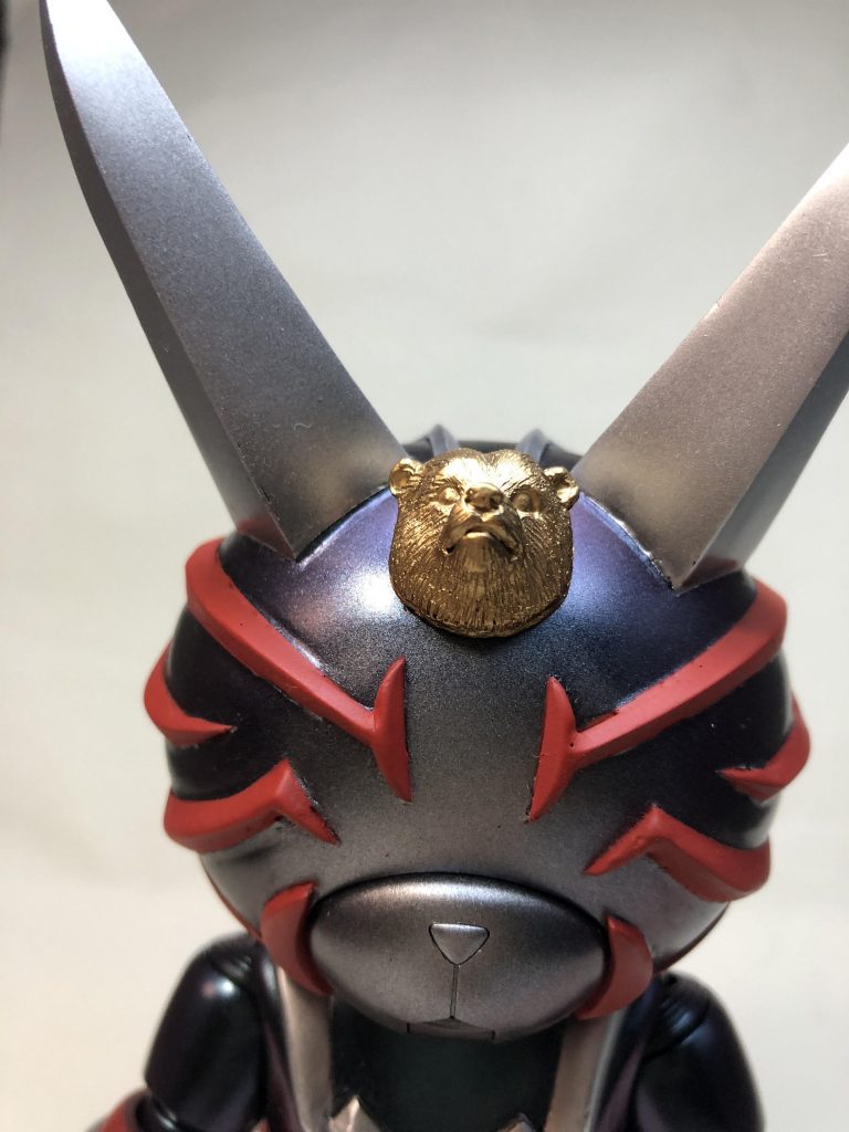 額には、輝く熊。クマ？