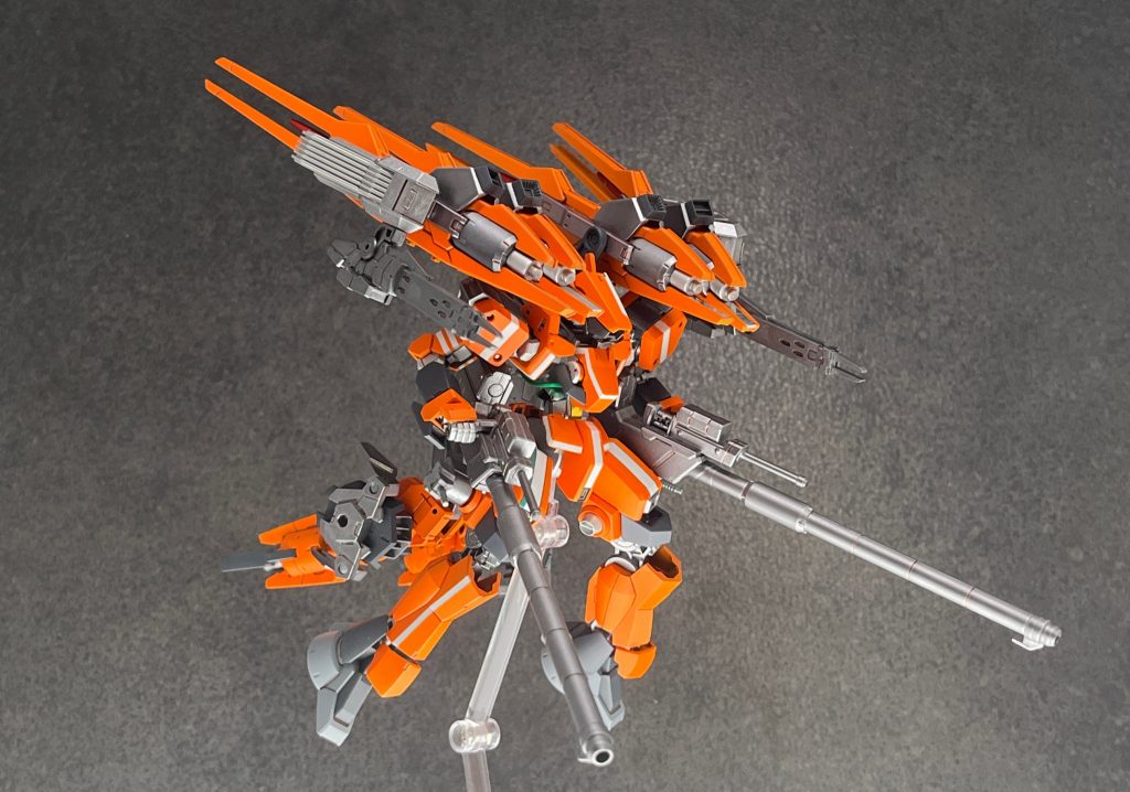 試作型惑星間航行ユニット試験運用専用機（通称:アストラルグレイズ）　本機体はMS単機での惑星間航行を可能とすべく開発された、プロジェクト最初期の試験機である。　最終的な目的は、AIによる機体の運用により、金星や水星、更には木星など、比較的地球や火星から近い惑星をMS単機でその調査を行える計画になっている(これは、従来の人が長期間の調査任務からなる、ストレスによって起こりうる争いを解決し、将来的には外宇宙の探査を可能とするための第一歩であるが。)