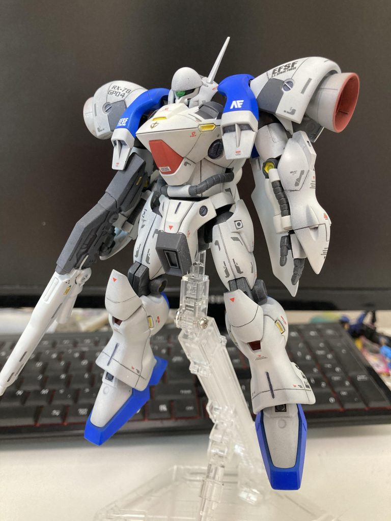 下地：Mr.フィニッシングサーフェイサー1500ブラック白色部分：Mr.COLOR 69 グランプリホワイト灰色部分：Mr.COLOR UG15 MSファントムグレー青色部分：Mr.COLOR c80 コバルトブルー赤色部分：Mr.COLOR 114 RLM23 レッド黄色部分：タミヤカラー　XF-3 フラットイエロー銀色部分：ガイアカラー　121 スターブライトシルバー仕上げ：Mr.COLOR c182 スーパークリアーつや消し