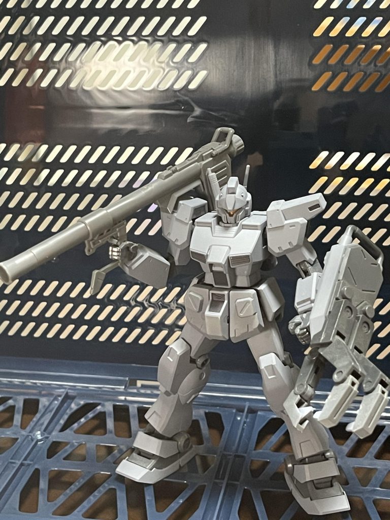 血の色の赤というリクエストをどうするかは完全に後回しし、10年前に作るだけ作って放置していたジムカスタム本体です。実家の大掃除でこれを発見し、パーツを実際に流用して本作品へとリメイクされました。10年越しの昇華ですね。なおパイロットの彼はここ数年ログインしておらず消息不明です。元気にしてるかなあ…祈りと共にこの作品を捧げたいと思います。