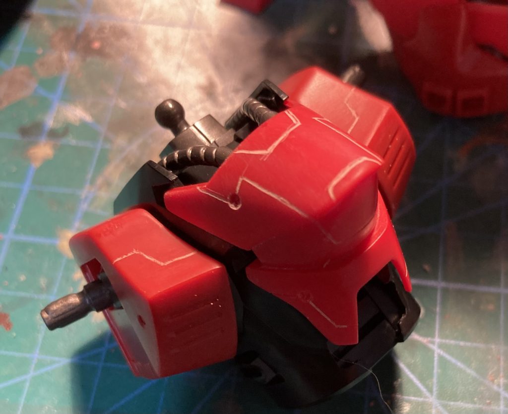 スジボリの勉強にとサザビーをチョイスしましたが、初心者には難易度が高く失敗しまくりました。。。