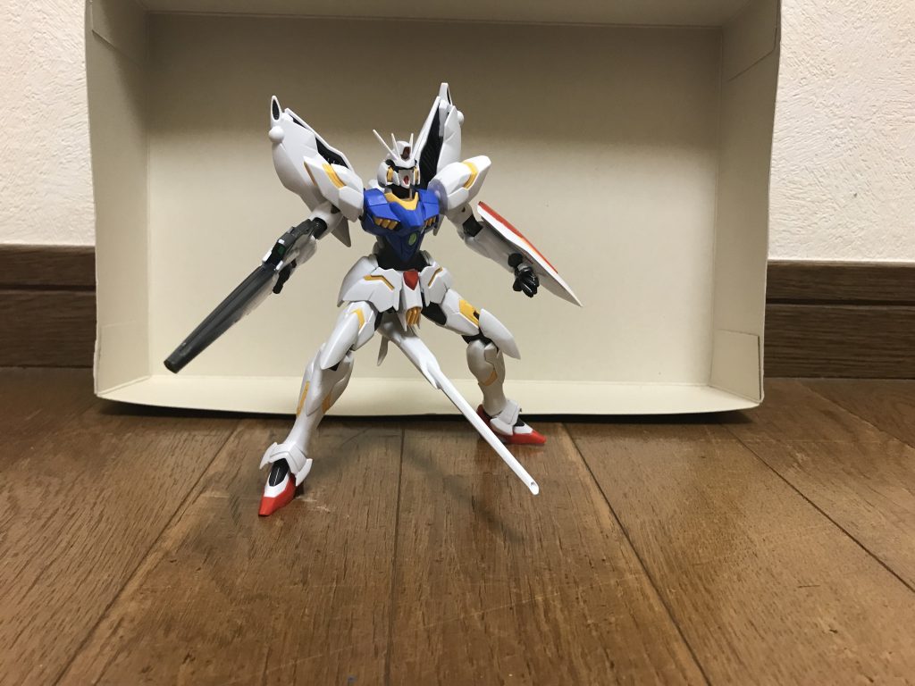 レギルスキャノン従来の尻尾状の砲身と比較すると短く、背部中央の推進器の下側から伸びている為、前方へは腋の間か股下から向けられる。ジョイントの可動範囲がかなり拡大されているため広い射角を誇り、股下や背後の敵機に対して不意を突く等の使い方が可能。