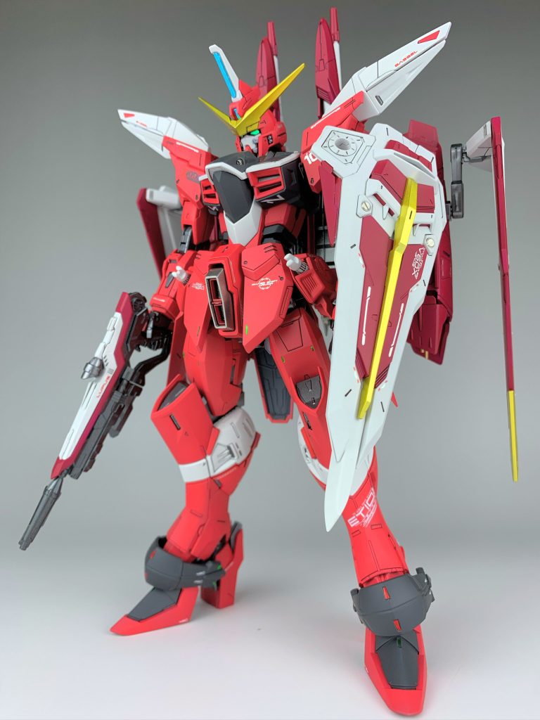 まずは正面の素立ちから!素組みのままだとこのキット、背中のファトゥムが重すぎてまともに立てません🤣その点だけでも評価していただけると飛ぶように喜びます