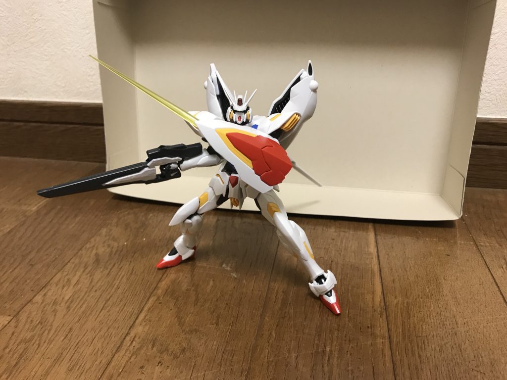 レギルスシールド左腕に直接固定する方式が採られており、ビームバルカンやビームサーベルの使用が妨げられる事はない。また、前方をスライド展開する事で、中腹部からレギルスビットを展開する散布口が露出する。