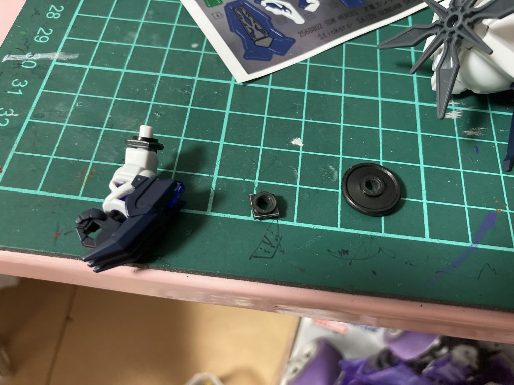 今回は手と足の延長から入ってみましたミニ四駆のローラーを加工して上腕と下腿をちょっと延長