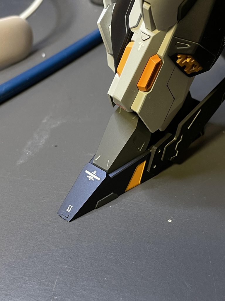 クレオス、艶消し最強水転写デカール貼付後に、艶消しでコートしたら、デカールの段差がわからないくらいきれいになりました。特にプリズムブルーブラックを塗装した面で効果的でした。