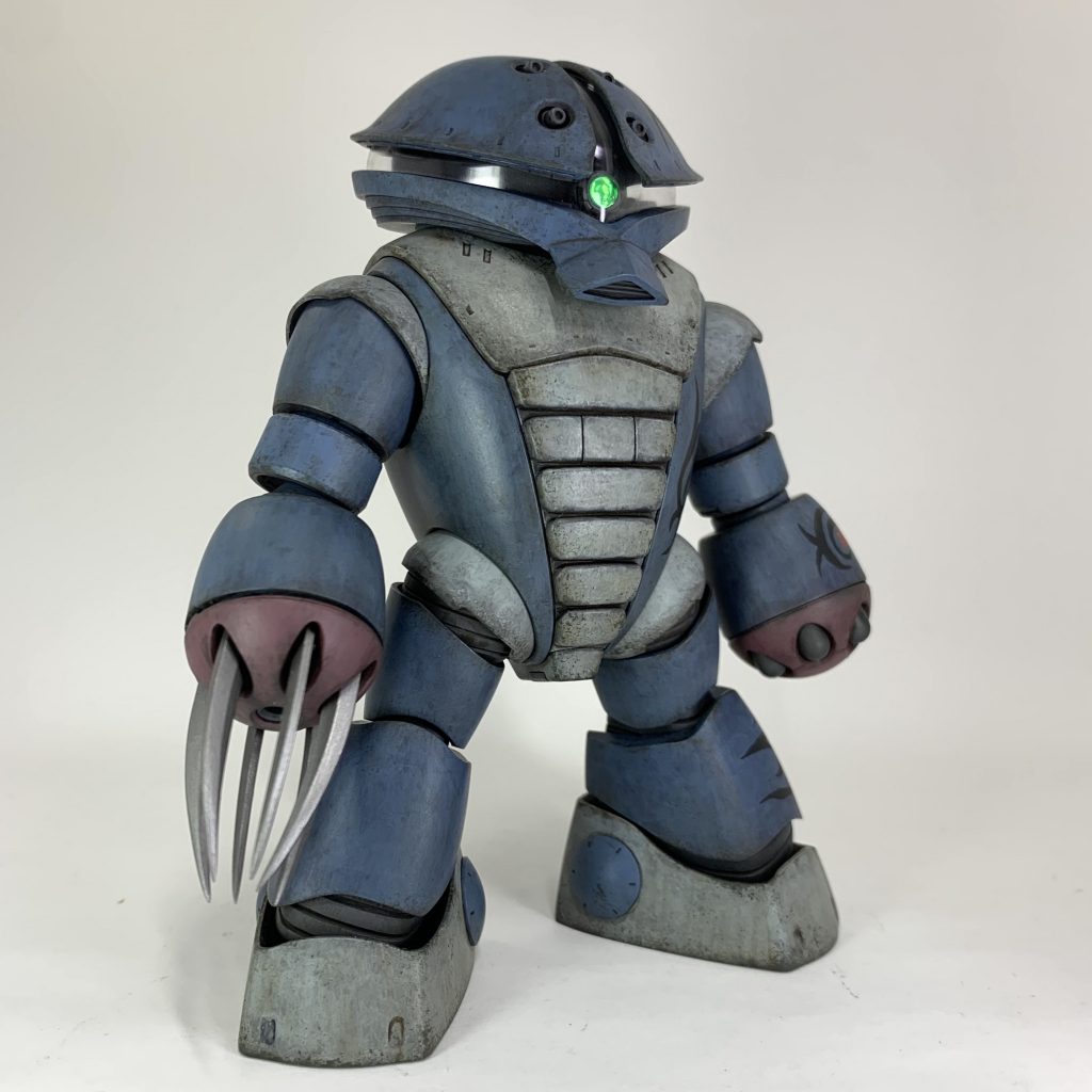 右から見ると…ドラ◯もんではありません。