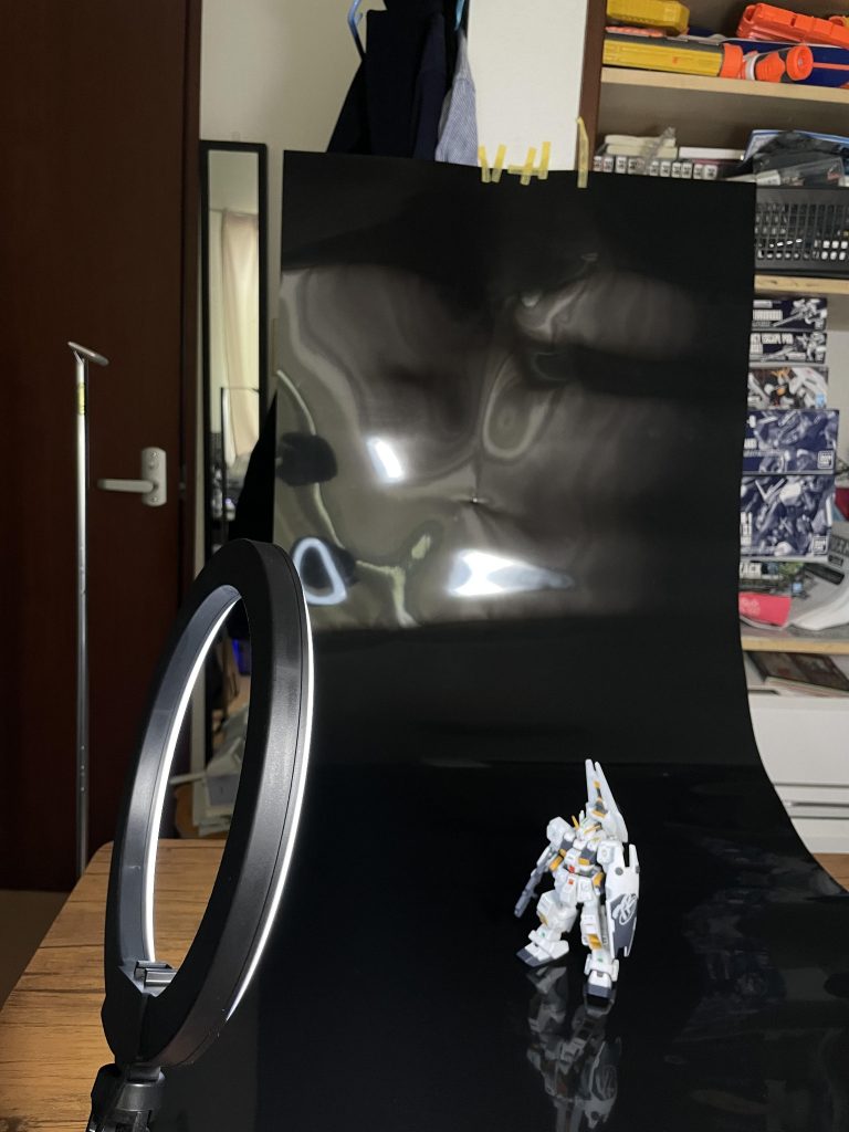 撮影環境PVC背景紙を使い、初めて撮影に挑戦カメラはiPhoneですが露光の調整でかなり写りを良くすることができました