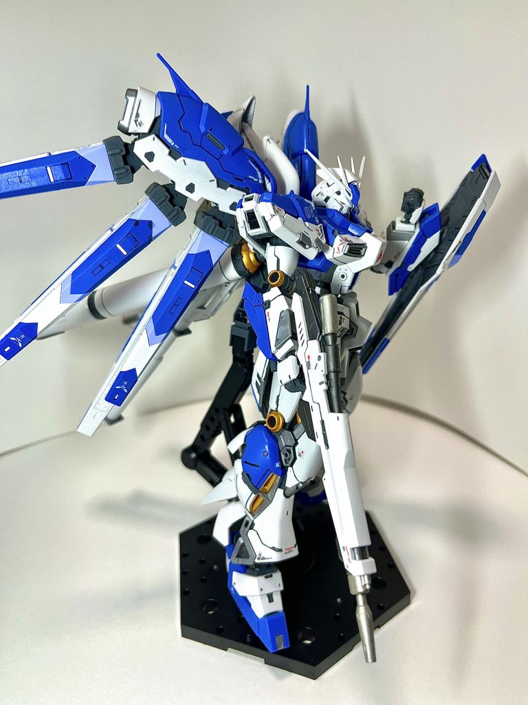 脚部のフレームが本当に凄いしギミックも面白いのでずっと遊んでしまいますね笑