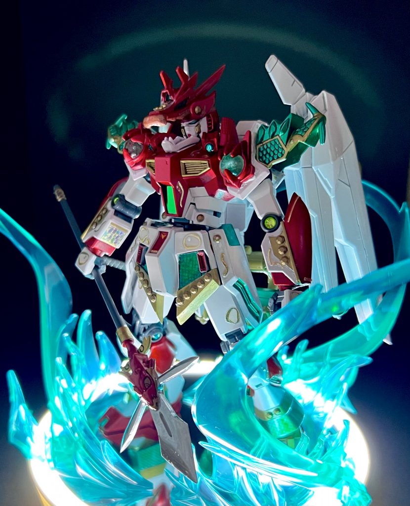 疾風を纏ったイメージ風のエフェクトが似合いますね!龍頑駄無は初めて買ったBB戦士で、とても思い入れのあるキャラクターです!EGνガンダムの発売が決まった時点で製作を決めていましたが、BB戦士龍頑駄無が中々手に入らずに製作が難航しました。ガラス玉など、原典にしかない魅力を詰め込むことができて満足です!最後までご覧いただき、誠にありがとうございました!