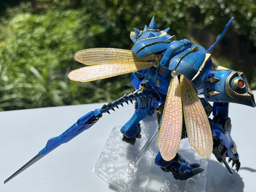 塗装については制作ストーリーを参照して下さい。どれだけの工程を経たか思い出せません…クリスタルカラーやグラデーションを多用したので、光の具合で随分と色味が変わります。これは狙い通り。