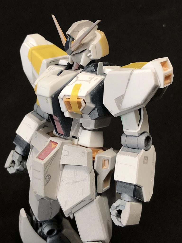 形状変更はしてますが、長くしたりとかは胴部分だけですね。他は結構手を入れてました。両頬のダクトが細かくて面倒でしたね。