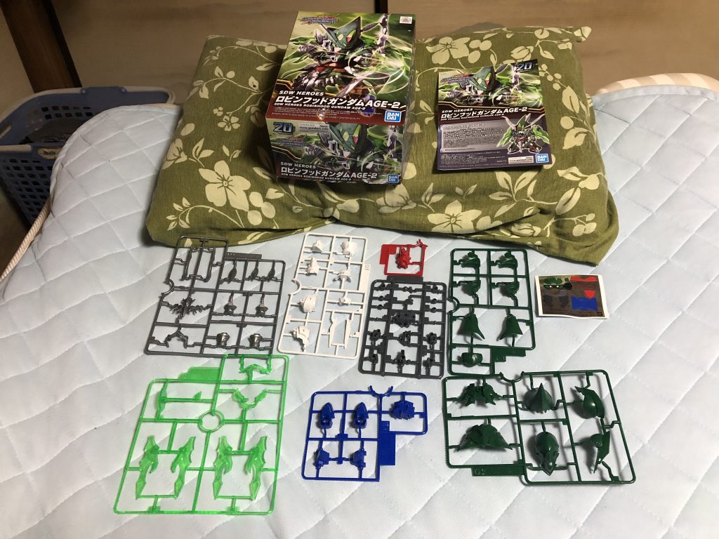 キットはシンプル。塗り分けもこのシリーズにしては少なめで、比較的難易度は低めですが、配色をどうしようか悩みに悩んでしまい、2週間もかかってしまいました^_^;